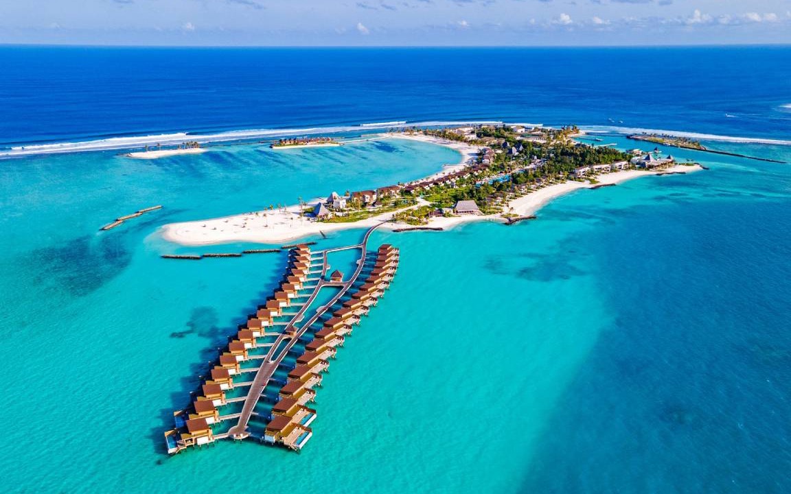 Kanifinolhu Island Resort | 664 m² Resort ∙ 4 bedrooms ∙ 127 guests
