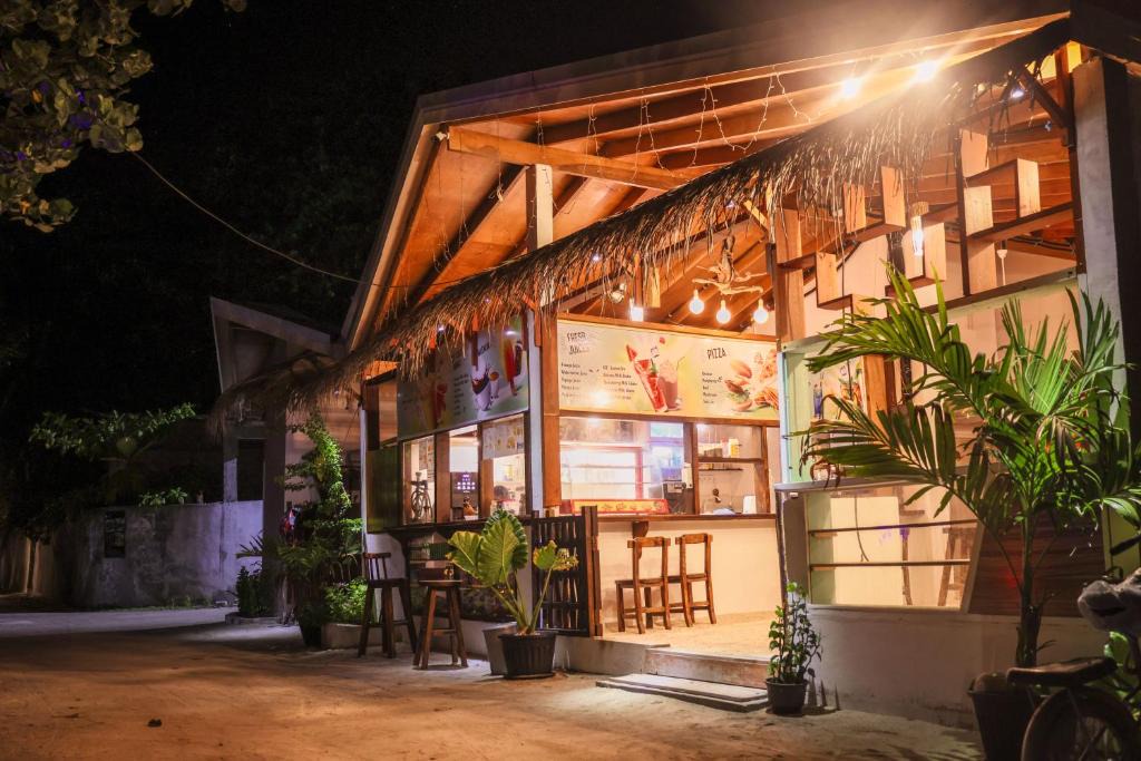 Thulusdhoo Island House | Golhaaviewinn