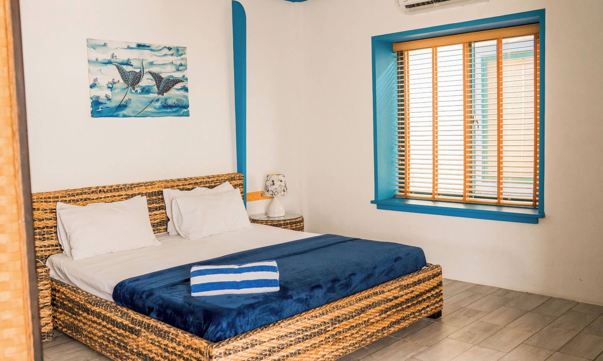 Gan House | LongBeach Laamu