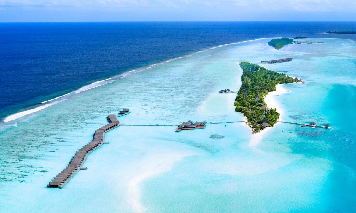 Dhidhoofinolhu Island Resort | LUX* South Ari Atoll