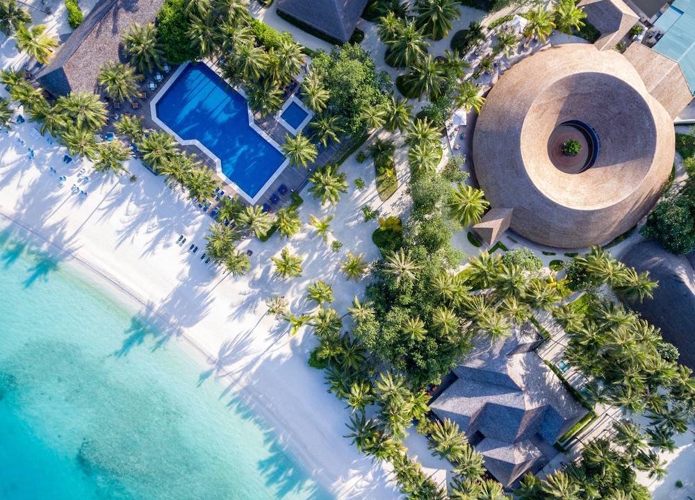 Meerufenfushi Hotel | Meeru Island Resort & Spa