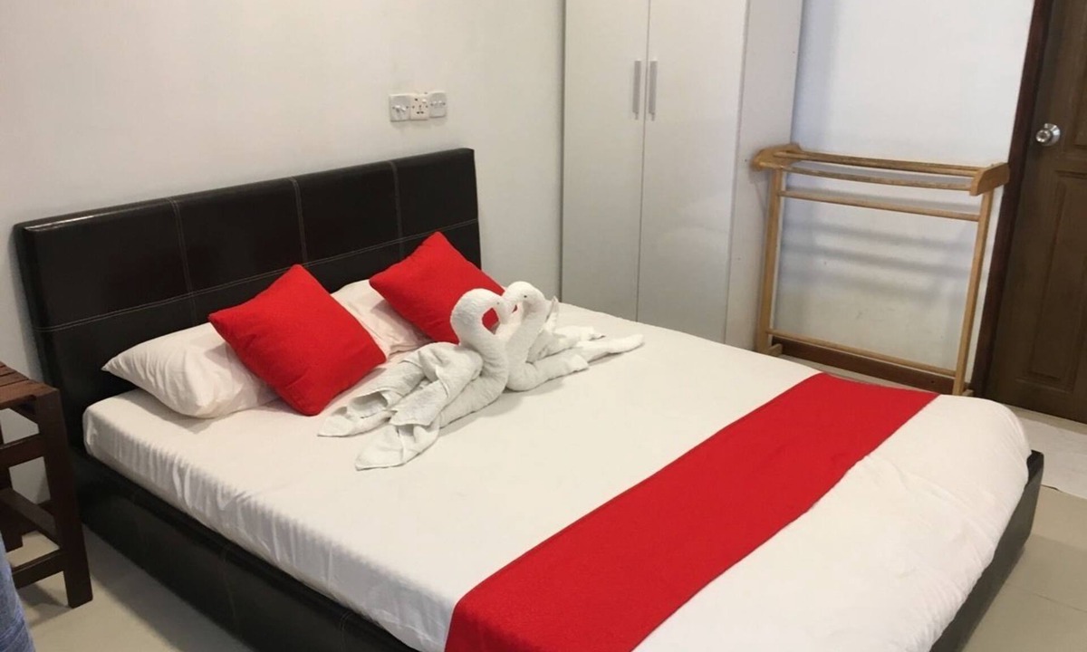 Thulusdhoo Island House | Surf Deck