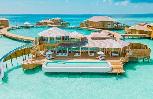 Medhufaru Resort | 1796 m² Resort ∙ 4 bedrooms ∙ 127 guests