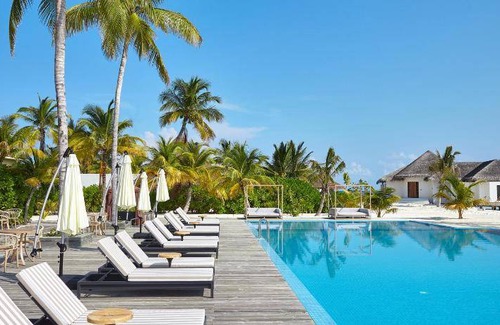 Mahaanaelhihuraa Island Resort | 370 m² Resort ∙ 2 bedrooms ∙ 20 guests