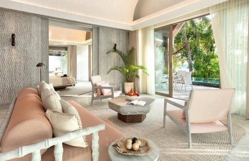 Raa Atoll Resort | 491 m² Resort ∙ 4 bedrooms ∙ 11 guests