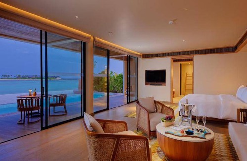 Kanifinolhu Island Resort | 664 m² Resort ∙ 4 bedrooms ∙ 127 guests