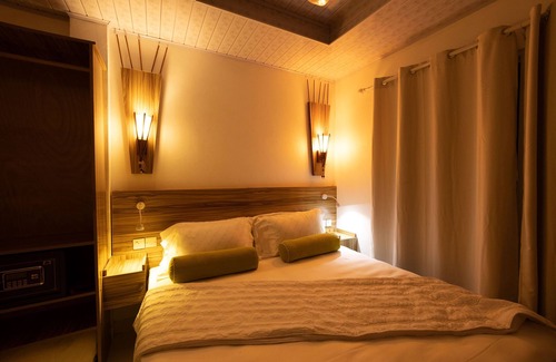Thulusdhoo Island House | Batuta Maldives Fourson