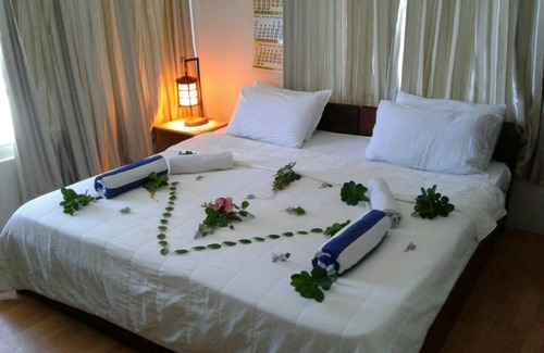 Thulusdhoo Island House | BATUTA MALDIVES SURF VIEW - BEACH FRONT HOLIDAY HOUSE