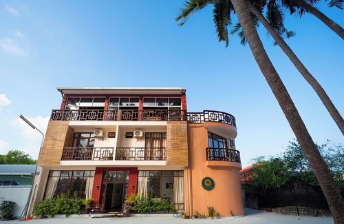 Kuda Huraa House | Charming Double room in Huraa Guesthouse with AC and wifi