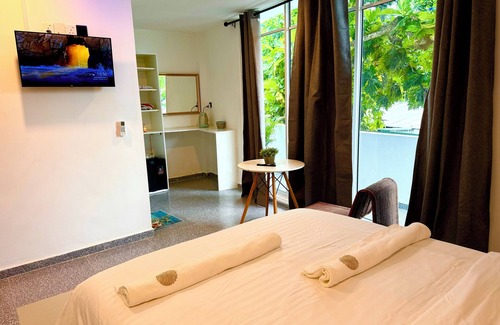 Thoddoo House | Sands Garden Hotel
