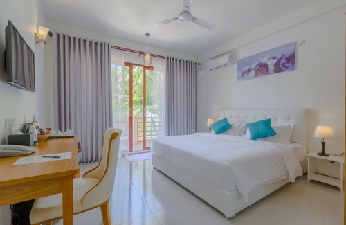 Dhigurah Hotel | White Sand Dhigurah