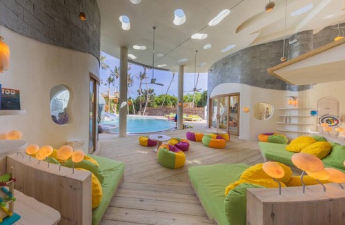 Medhufaru Resort | 1796 m² Resort ∙ 4 bedrooms ∙ 127 guests