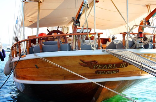 Hulhule Boat Rental | 3-masted sailboat in the Maldives for 12 people