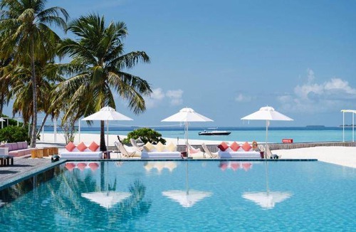 Huruvalhi Resort | 306 m² Resort ∙ 2 bedrooms ∙ 127 guests