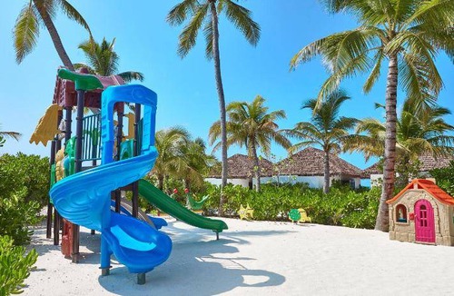Mahaanaelhihuraa Island Resort | 370 m² Resort ∙ 2 bedrooms ∙ 20 guests