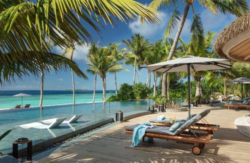 Raa Atoll Resort | 491 m² Resort ∙ 4 bedrooms ∙ 11 guests