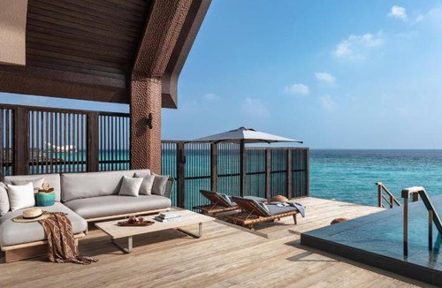 Raa Atoll Resort | 491 m² Resort ∙ 4 bedrooms ∙ 11 guests