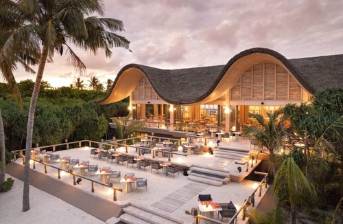 Raa Atoll Resort | 491 m² Resort ∙ 4 bedrooms ∙ 11 guests