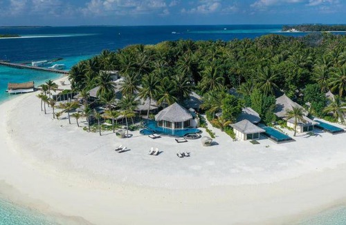 Kihaadhuffaru Island Resort | 765 m² Resort ∙ 3 bedrooms ∙ 127 guests