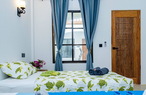 Fulhadhoo Bed & Breakfast | Ahiva Village