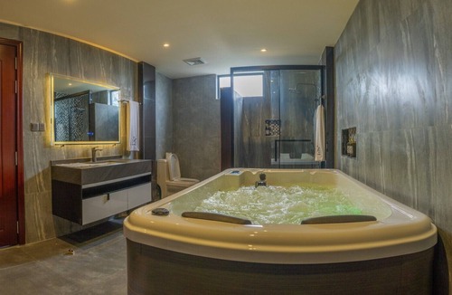 Fuvahmulah Hotel | AIG Grand