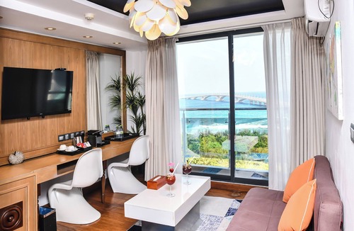 Male Hotel | Beehive Premier