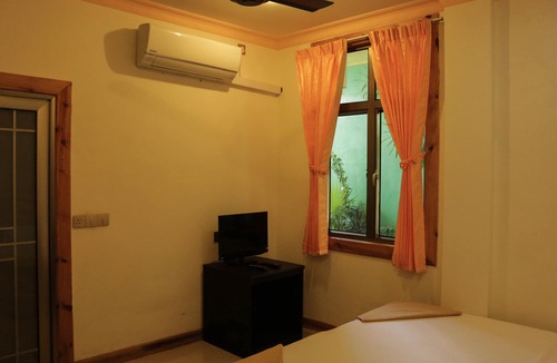 Mathiveri House | Deluxe Double Room (Ground Floor)