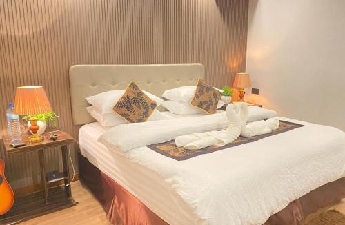 Hanimaadhoo Hotel | Himeyn Beach Inn - Ocho Homes by Eight Continents