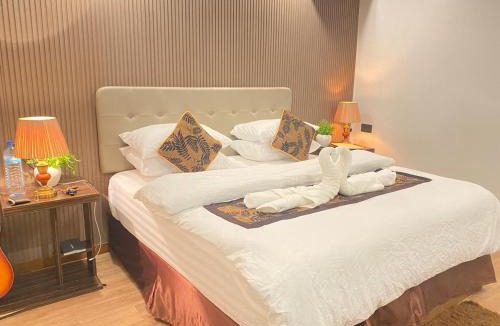 Hanimaadhoo Hotel | Himeyn Beach Inn - Ocho Homes by Eight Continents