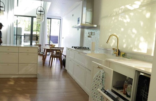 Velidhoo House | Island Pearl Escape, a 3-bedroom holiday home with modern amenities in Velidhoo