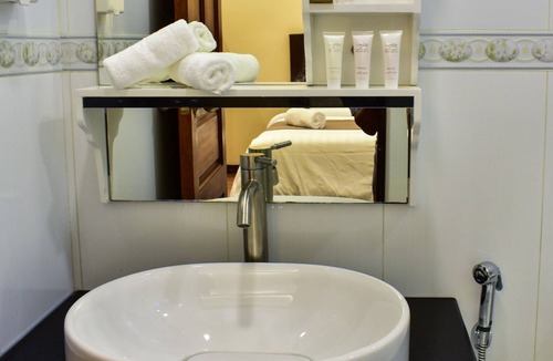 Fuvahmulah Hotel | Isle Royal Inn