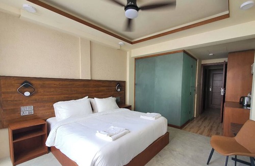 Thulusdhoo Island House | Kuredhi View