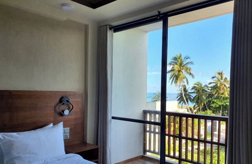 Thulusdhoo Island House | Kuredhi View