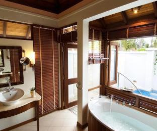 Vihamanafushi Resort | Kurumba Maldives