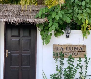 Dhangethi Bed & Breakfast | La Luna Boutique Dhangethi