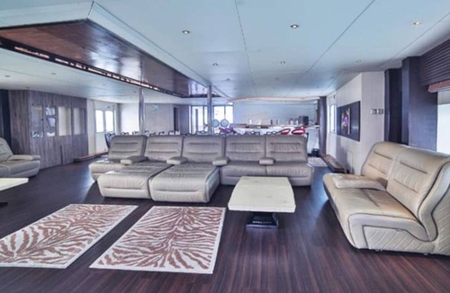 Vaavu Atoll House | Liveaboard exclusive yacht