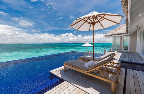 Dhidhoofinolhu Island Resort | LUX* South Ari Atoll