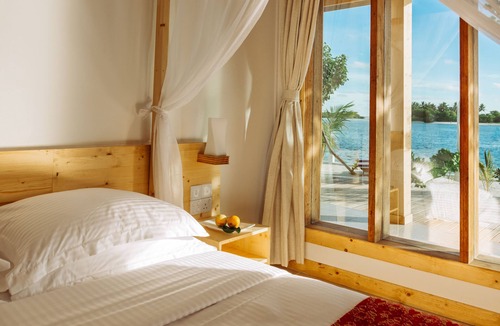 Maradhoo Hotel | Luxurious room with Private Beach Access and Breathtaking Views from Your Bed
