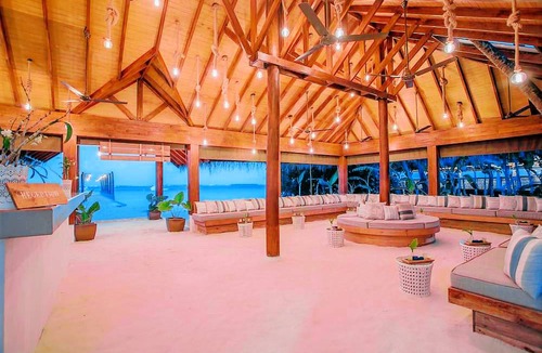 Kuda Bandos Hotel | Malahini Kuda Bandos Resort
