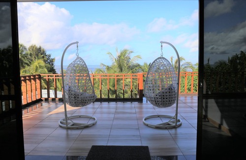 Thulusdhoo Island Bed & Breakfast | Master Suite Family Room with views of the Ocean