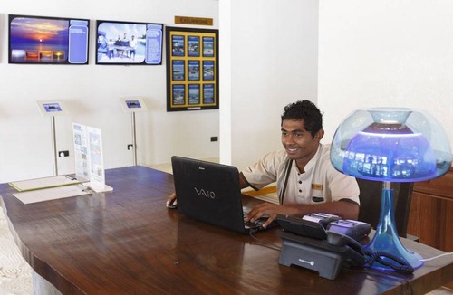 Meerufenfushi Hotel | Meeru Island Resort & Spa