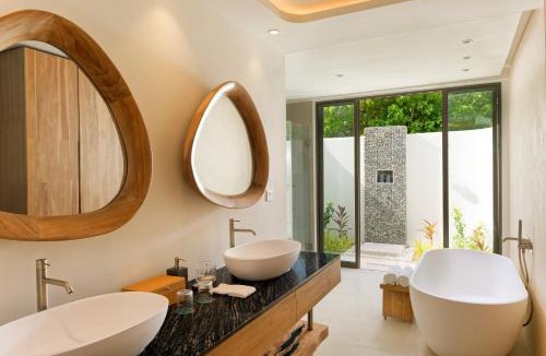 Lhaviyani Atoll Hotel | Meyyafushi Maldives