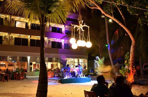 Thulusdhoo Island Resort | Paradise 4* Hotel - Rooftop Pool - Exec. Suite