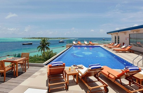 Thulusdhoo Island Resort | Paradise 4* Hotel - Rooftop Pool - Exec. Suite