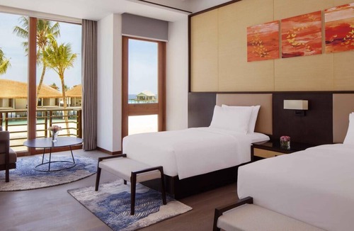 Huruelhi Island House | R 1656 Radisson Blu Resort Maldives