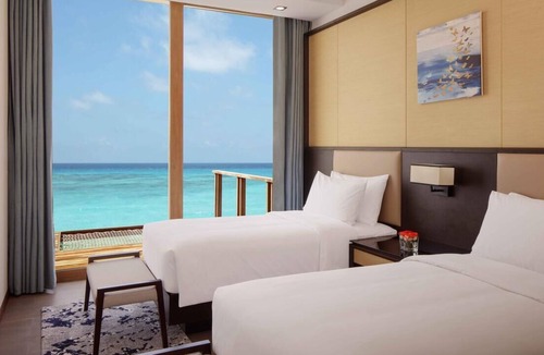 Huruelhi Island House | R 1656 Radisson Blu Resort Maldives