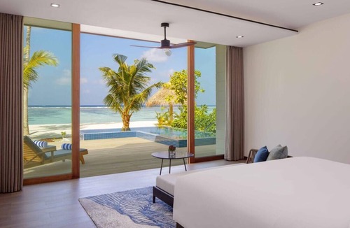 Huruelhi Island House | R 1656 Radisson Blu Resort Maldives