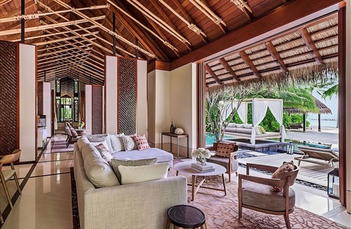 Reethi Rah Hotel | Revel in the Lap of Luxury! Private Pool, Balcony w/Beach View, Private Spa Tub