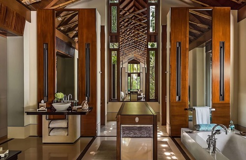 Reethi Rah Hotel | Revel in the Lap of Luxury! Private Pool, Balcony w/Beach View, Private Spa Tub