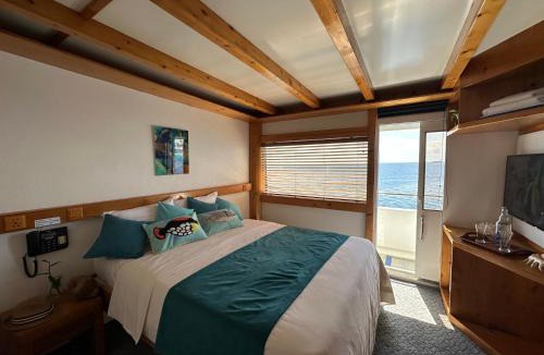 Farukolhufushi Island Boat Rental | Ritrella